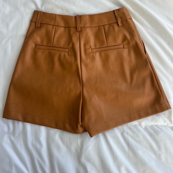 Camel colored faux leather shorts - Picture 2 of 3